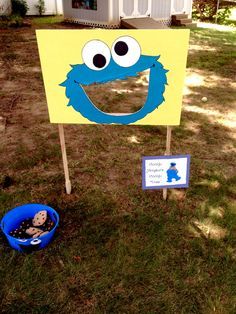 Sesame Street Party Games - Cookie Monster Cookie Toss Sesame Street Games, Sesame Street Birthday Party Ideas Boy, Cookie Monster Birthday Party, Ideas Birthday Party, Monster 1st Birthdays, Cookie Monster Party, Cookie Monster Birthday, Elmo Birthday Party, Sesame Street Birthday Party