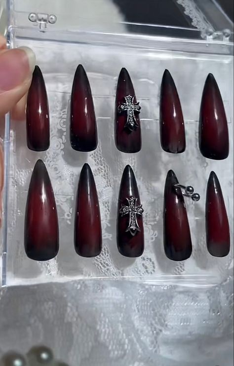 Vamp Nails Acrylic, Silento Nails Ideas, Red Vampy Nails, 90s Whimsigoth Nails, Trad Goth Nails, Visual Kei Nails, Nail Inspo Red And Black, Black And Red Aura Nails, Mugler Nails