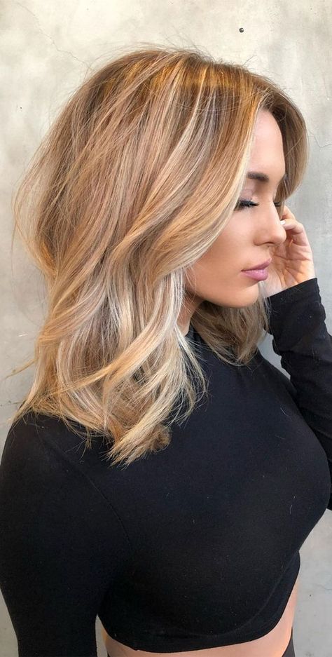 Haircuts 2022, Warm Blonde Hair, Medium Length Haircuts, Kadeřnické Trendy, Beautiful Blonde Hair, Honey Blonde Hair, Bangs Short, Blonde Hair Inspiration, Blonde Hair Shades