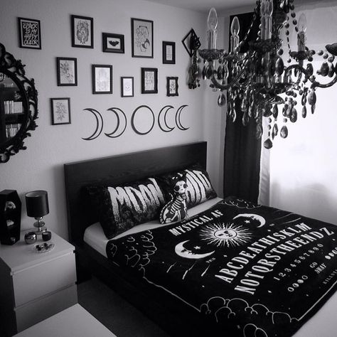 Goth Bedroom Ideas, Gothic Bedroom Ideas, Emo Room, Arsitektur Art Deco, Gothic Decor Bedroom, Goth Bedroom, Gothic Room, Gothic Bedroom, Work Tomorrow