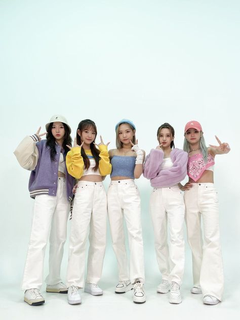 Korean Best Friends, Bff Photoshoot Poses, Bff Photoshoot, Dance Kpop, Asian Outfits, Album Design, Simple Trendy Outfits, Aesthetic Icon, Kpop Outfits