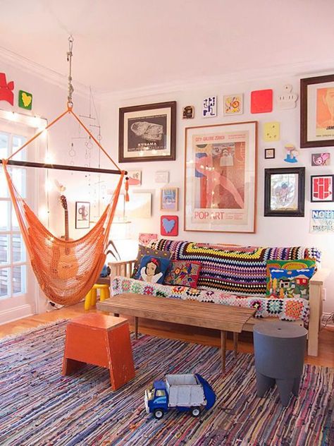 Indoor Hammock, New York Homes, Casa Vintage, Eclectic Living Room, Design Sponge, A Living Room, Eclectic Home, Aesthetic Room Decor, Living Room Inspiration