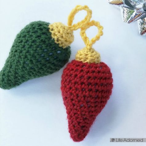 light bulb crochet ornaments Crochet Light Bulb, Crochet Seasonal, Crocheted Christmas Ornaments, Crochet Ornaments Free Pattern, Crochet Christmas Lights, Crochet Christmas Ornaments Free, Crocheted Christmas, Crochet Christmas Gifts, Crochet Xmas