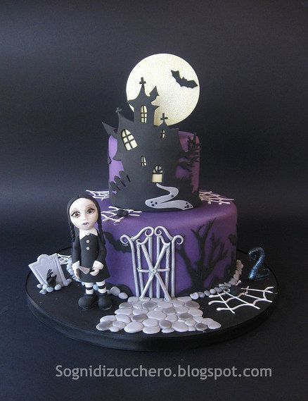 horror birthday cake  Cake by SogniDiZucchero Horror Cake, Halloween Torte, Gothic Cake, Dessert Halloween, Bolo Halloween, Moon Birthday, Family Cake, Torte Cupcake, Halloween Baking