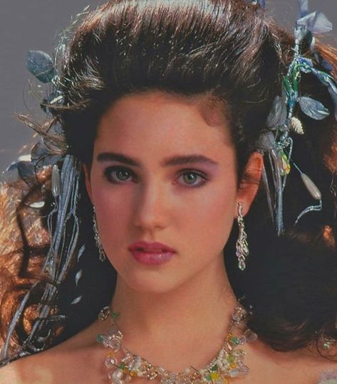 15 year old Jennifer Connelly (and David Bowie!) in Labyrinth (1986) Labyrinth Hair, Labyrinth Makeup, Jennifer Connelly Labyrinth, Pvc Chicken Feeder, Sarah Labyrinth, Labyrinth 1986, Cucumber Diet, Amazing Inspirational Quotes, Jennifer Connelly