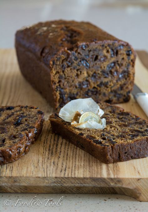 Barmbrack | Irish Tea Bread – Food and Tools Drinking Whiskey, Irish Bread, Irish Tea, Tea Loaf, Irish Cooking, Tea Cakes Recipes, Tea Bread, Scottish Recipes, Dessert Aux Fruits