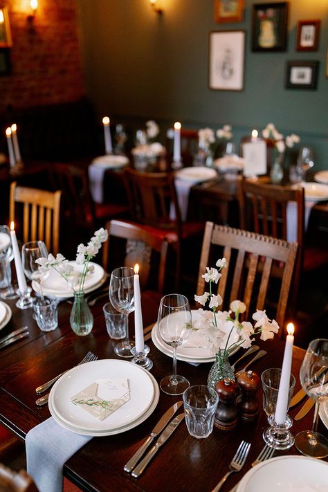 Pub Wedding Table Decorations, Small Wedding Dinner Restaurant, Small Restaurant Wedding Reception, Restaurant Wedding Reception Small Decor, Restaurant Wedding Decor Ideas, London Pub Wedding, Pub Wedding Decorations, Small Restaurant Wedding, Restaurant Wedding Reception Small