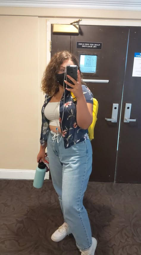 Baggy Pants Outfit Midsize, Baggy Jeans Curvy Girl, Girls Baggy Outfits, Overalls Oversized, Oversized Baggy Jeans, Chubby Girl Outfits, Indie Outfits Summer, Midsize Summer, Looks Hip Hop