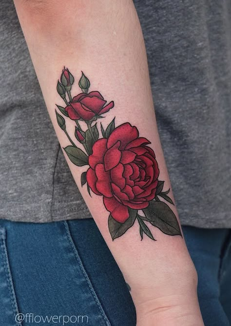 Botanical tattoo Botanisches Tattoo, Jungkook Tattoo, Sleeve Tattoos Ideas, Wildflowers Tattoo, Red Flower Tattoos, Tattoos Ideas For Women, Tato Dada, 16 Tattoo, Garden Tattoos