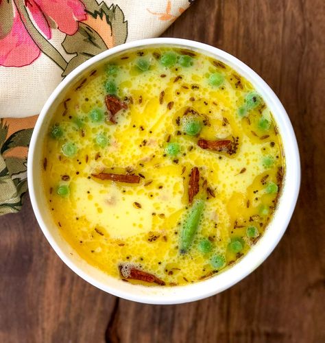 Gujarati Kadhi Recipe - Sweet And Spicy Gujarati Kadhi Gujarati Kadhi Recipe, Gujarat Food, Parsi Recipes, Gujarati Kadhi, Rajasthani Recipes, Kadhi Recipe, Yogurt Curry, Goan Food, Veg Recipes Of India