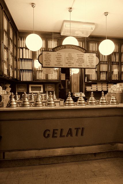 Gelato Bar Design, Gelato Shop Interior, Italian Gelato Shop, Gelato Bar, Italian Ice Cream, Ice Cream Business, Architecture Restaurant, Gelato Ice Cream, Ice Cream Packaging