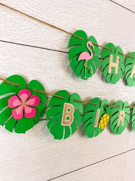 Hawaiian Birthday Party For Adults, Diy Hawaiian Party Decorations, Flamingo Birthday Party Decorations, Hawaiian Birthday Party Decorations, Hawaiian Theme Party Decorations, Adult Luau Party, Aloha Party Decorations, Tropical Classroom Decor, Hawaii Decorations