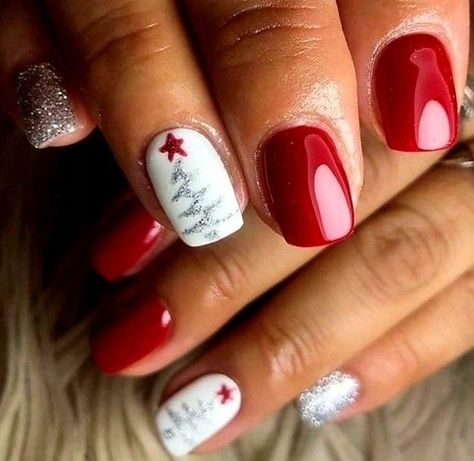 Discover easy and festive simple Christmas nail designs perfect for beginners, with tips for short nails and holiday parties. Christmas Themed Gel Nails, Natural Nail Designs Christmas, Burgundy Nails Winter, Easy Xmas Nails For Kids, Christmas Nail Ideas Dip Powder French Manicure, Holiday Simple Nails, Christmas Nails Biab, Christmas Pedicure Ideas, Gel X Nails Ideas