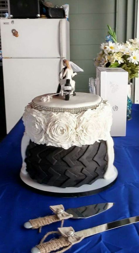 Motorcycle Grooms Cake, Food Truck Wedding Reception, Biker Wedding Cake, Mechanic Wedding Cake, Ideas For Food Truck, Car Wedding Cake, Motorcycle Wedding Cake, Car Themed Wedding, Harley Wedding