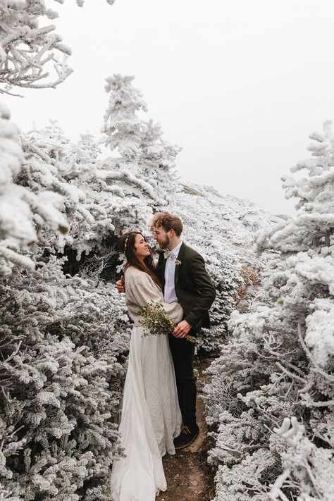 Boho Winter Elopement, Winter Wedding New England, Winter Elopement Photography, Alps Wedding, Elopement Poses, Snowy Elopement, Winter Wedding Attire, Vermont Mountains, Winter Mountain Wedding