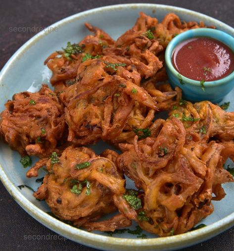 Onion Bhaji Recipe, Onion Pakora Recipe, Onion Bhaji Recipes, Onion Pakora, Onion Bhaji, Pakora Recipe, Bhaji Recipe, Vegan Snack Recipes, Pakora Recipes