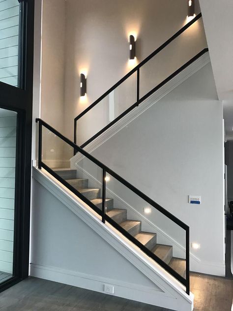 Glass Staircase Railing, Glass Railing Stairs, Staircase Design Modern, Staircase Railing Design, Handrail Design, Stairs Design Interior, Staircase Handrail, Glass Stairs, Stair Railing Design