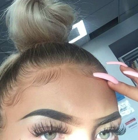 Ragazza Gangsta, Cute Bun Hairstyles, Natural Fake Eyelashes, Hair Styels, Edges Hair, Beautiful Curly Hair, Baddie Hairstyles, Natural Makeup Looks, Grunge Hair