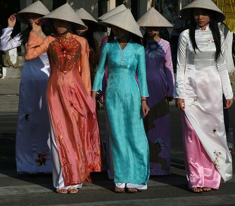 Vietnamese Traditional Clothing, Vietnamese Clothing, Beautiful Vietnam, Vietnam Fashion, New Architecture, Vietnamese Traditional Dress, Vietnamese Dress, National Dress, We Are The World