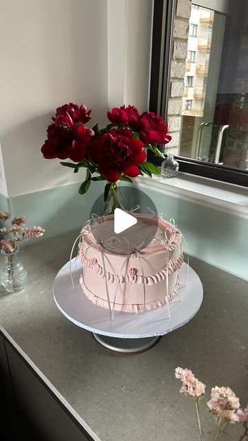 Katie’s Little Bakery on Instagram: "vintage baby shower cake 🩷" Simple Vintage Cake, Vintage Baby Shower Cake, Cake Girl, Vintage Baby Shower, Girl Cake, Baby Shower Cake, Vintage Cake, Girl Cakes, Shower Cake