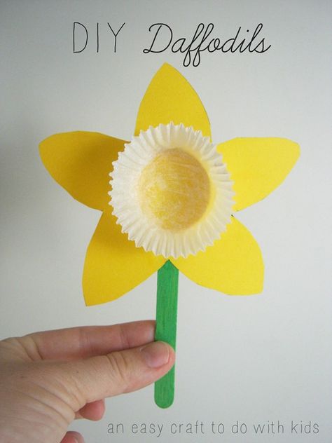 Have some Easter-themed fun with your kids                                                                                                                                                                                 More Kunst For Barn, Påskeaktiviteter For Barn, Daffodil Craft, Spring Flower Crafts, Rainy Day Crafts, Spring Preschool, Easy Easter Crafts, Daycare Crafts, Easter Activities