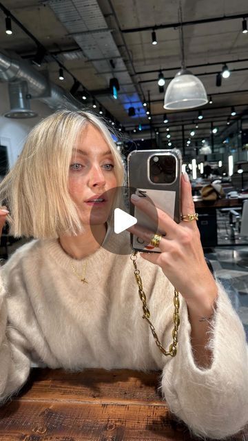 Polly Sayer on Instagram: "What I ask for at the hairdressers @hershesons - colour edition 😁 I really trust @hairpaintingbymaxine to know what to do with my hair & that she knows what I like, but generally speaking I like a light but ‘lived in’ blonde that means I don’t get a harsh regrowth (i.e. lower maintenance so I can get away with getting my colour done 3-4 times per year) Drop any Qs in the comments! (Press appointment)" Light Blonde Short Hair, Lived In Blonde Bob, Light Blonde Bob, Polly Sayer, Julianne Hough Hair, Lived In Blonde, Baby Blonde Hair, Blonde Bob Hairstyles, Meg Ryan