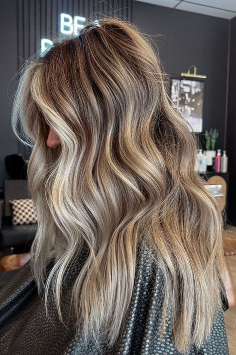 Warm Blonde Balayage With Platinum Blonde Money Piece Lowlights For Blonde Hair, Fall Blonde Balayage, Lowlights For Blonde, Soft Blonde Hair, Light Brunette Hair, Fall Blonde Hair Color, Fall Blonde Hair, Rambut Brunette, Summer Blonde Hair