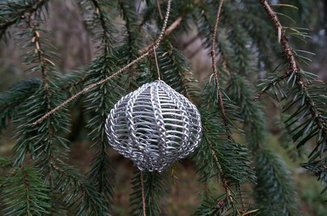 How to Teach Yourself to Knit With Wire (and Maybe Make a Christmas Ornament Too) Make A Christmas Ornament, Knitted Ball, Useful Projects, Knitting Terms, Wire Knitting, Wire Tutorials, Winter Project, Wire Flowers, Wire Crochet