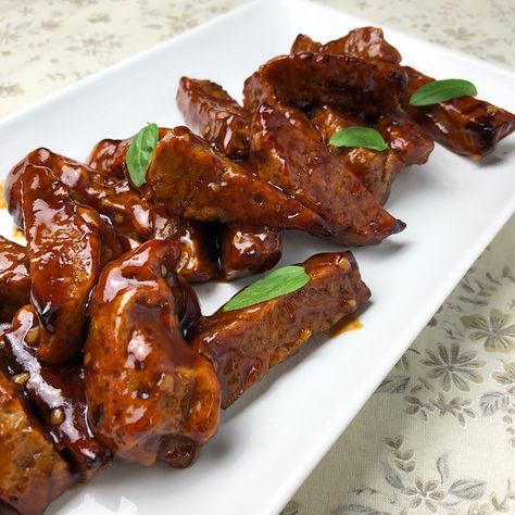 Maple-Bourbon Seitan Wings Seitan Wings, Homemade Seitan, Seitan Recipes, Sweet Bourbon, Bourbon Sauce, Vegan Recipes Plant Based, Bbq Wings, Seitan, Wing Recipes