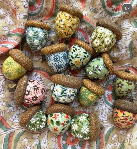 Painted Acorns, Cottagecore Crafts, Riley Sheehey, Acorn Painting, Acorn Crafts, Fall Stuff, Autumn Crafts, Fall Diy, Nature Crafts