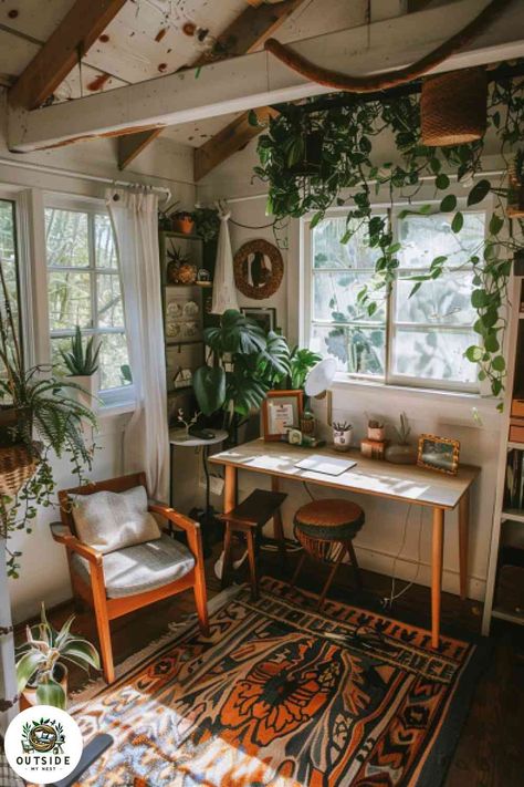 25 She Sheds for Boho Style Lovers Alternative House Ideas, Boho She Shed Interior, Shed Home Office Ideas, Boho She Shed, Art Studio Shed, She Shed Office Ideas, Boho Office Room, Greenhouse Office, Silversmith Studio