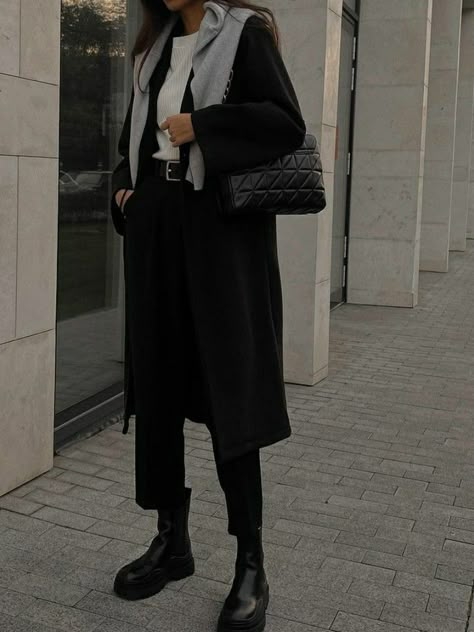 Smart Casual Women, Minimalist Fashion Women, Fall Trends Outfits, Womens Fashion Inspiration, Looks Chic, Outfit Combinations, 가을 패션, Edgy Outfits, Winter Fashion Outfits