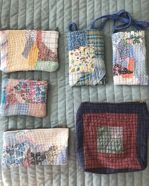 Small Textile Projects, Scrap Fabric Bag, Sew Small Pouch, Sewing Scraps Ideas, Creative Upcycling, Sewing Upcycling, Scrap Projects, Upcycle Clothes Diy, Cute Sewing Projects