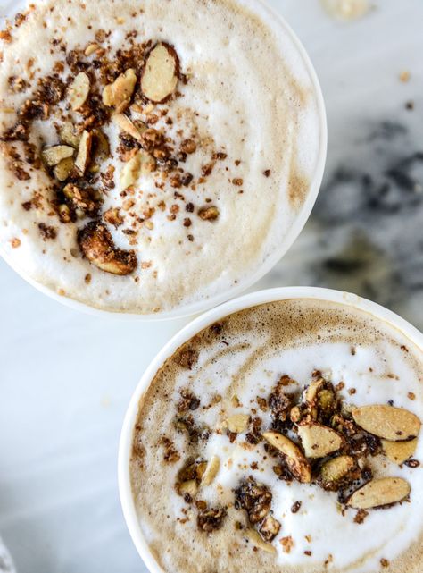 Oatmeal Latte Smoothie Juice, Pina Coladas, Cozy Drinks, Breakfast Drink, Latte Recipe, Vegetarian Breakfast, Cereal Recipes, Breakfast Time, How Sweet Eats