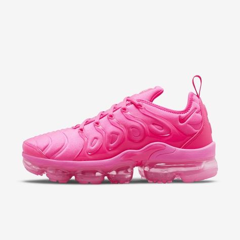 The Nike Air VaporMax Plus looks to the past to propel you into the future. Nodding to the '98 original with its floating cage and padded upper, it adds heel-to-toe VaporMax Air technology to ramp up the comfort and create a modern look. A vibrant pink colorway highlights the head-turning design, helping you walk into tomorrow with style. Vapormax Women, Drawing Shoes, Pink Nike Shoes, Air Vapormax Plus, Nike Air Vapormax Plus, Air Max Shoes, Pink Nike, Air Vapormax, Fresh Kicks