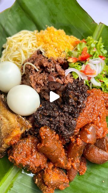 Sharriffa Mohammed ( Hajia Cooks and Bakes) on Instagram: "Let’s make Waakye within the shortest possible time.😘 Ghanaian Foods have a way a of connecting people together…. And the most memorable ones are the ones made around the most hyped Ghanaian delicacy ,WAAKYE. . . . #waakye #ghanawaakye #riceandbeans #streetfood #hajiacooksandbakes #cookthedifference #ghmaggi #ghana" Waknatoy Recipe, Waakye Ghana Recipe, Ghanaian Food Recipes, Ghanaian Recipes, Afghan Food, Ghana Food, African Recipes Nigerian Food, Ghanaian Food, Afghan Food Recipes