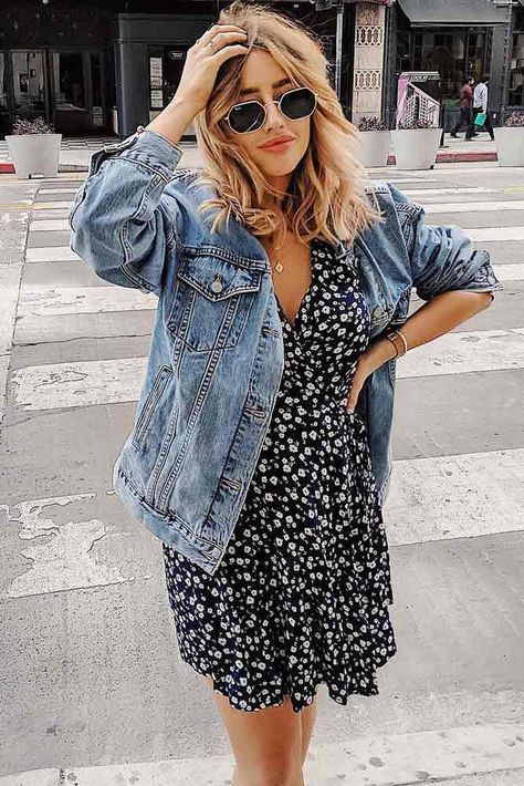 Floral Dress With Denim Jacket #summerdress #floraldress ★ Denim jacket is universal, we all know that. However, it is time to learn about the trendy ways of wearing it! All the best matches are gathered here! Oversized, cropped, distressed and other popular ideas. ★ #denimjacket #outfit #outfitideas Denim Jacket Outfit Summer, Style A Denim Jacket, Jean Jacket Outfit, Looks Pinterest, Jean Jacket Outfits, Denim Jacket Outfit, Denim Jacket With Dress, Dress With Jean Jacket, Jacket Outfit