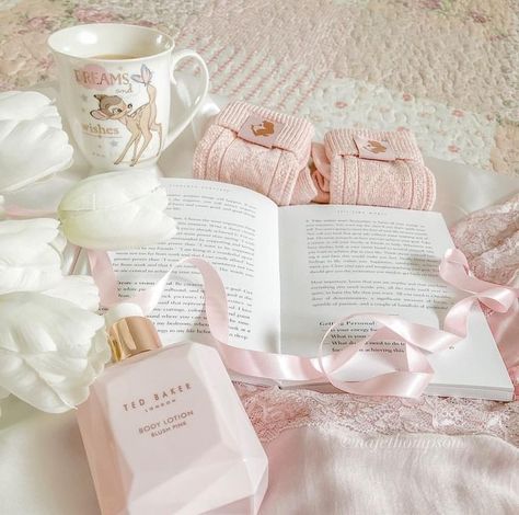 Girls Bedroom Vintage, Romantic Films, Royal Aesthetic, Pastel Pink Aesthetic, Read A Book, Classy Aesthetic, Pink Girly Things, Princess Aesthetic, Pink Princess