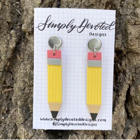 Polymer Charms, Teacher Apparel, School Earrings, Pencil Earrings, Teacher Jewelry, Teacher Earrings, Diy Fashion Projects, Teacher Craft, Diy Earrings Polymer Clay