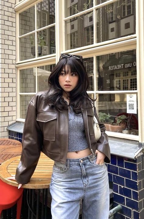 Celebrity! Outfit! Quote! And Aesthetic!, Celebrity Outfit Quote Aesthetic, Pinterest Outfits Aesthetic, Leather Jacket Outfits Women, Art School Outfit, Celebrity Food, Brown Leather Jacket Outfit, Vacation Makeup, Cho Chang