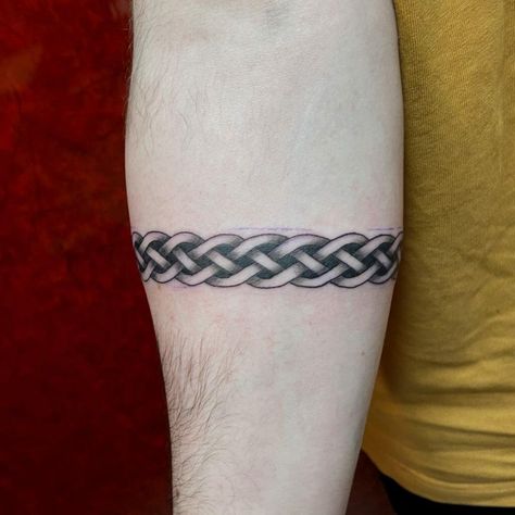 29+ Celtic Band Tattoo Ideas You'll Have To See To Believe! 32 Outsons Celtic Arm Band Tattoo, Sister Knot Tattoo, Celtic Band Tattoo, Band Tattoo Ideas, Celtic Sister Knot, Bracelet Tattoo For Man, Band Tattoos For Men, Wrist Bracelet Tattoo, Wedding Band Tattoo