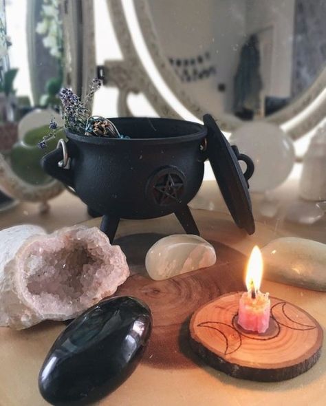 Minimal Witch Aesthetic, Witchy Objects, Spiritual Fulfillment, Aesthetic Spooky, Witch Board, Altar Ideas, Witchcraft Altar, Witches Altar, Wiccan Altar