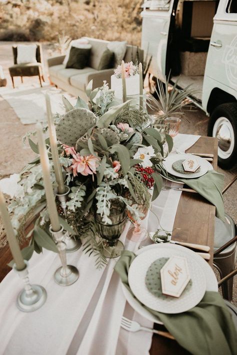 Desert Garden Wedding, Sage Green Desert Wedding, Succulent Arch Wedding, Desert Tablescape, Agave Theme Wedding, Succulent Tablescape, Wedding Cactus Decor, Green Desert Wedding, Desert Wedding Table Decor