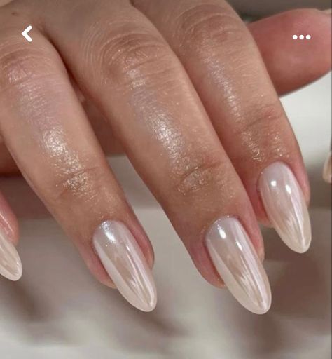 Pearl Nail Inspiration, Perl Nail Designs, Perlamutr Nails, Irradecent Nails White, Pearly Acrylic Nails, Clear Pearl Nails, Pale White Nails, Pearlescent Nails Acrylic, White Pearl Nails Design