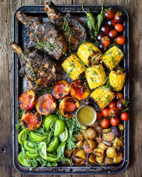 Seafood Bbq Platter, Steak Platter Ideas, Grilled Meat Platter Ideas, Mixed Grill Platter Ideas, Bbq Platter Ideas, Meat Platter Ideas Bbq, Seafood Board Platter, Mixed Grill Platter, Grilled Seafood Platter