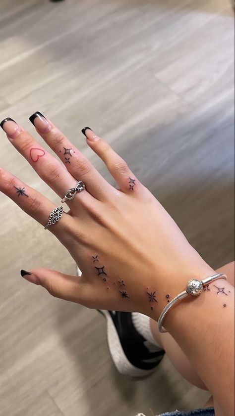 Classy Tattoo, Tattoo S, Tattoo Ideas Unique, Unique Tattoo Ideas, Finger Tattoo For Women, Hand And Finger Tattoos, Cute Hand Tattoos, Tattoo Design Tattoo, Tattoo Ideas Small