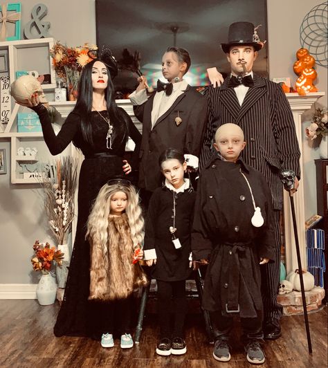 Addams Family halloween costumes. Actually the Roessner’s! Hand made halloween costumes from finds at good will. DIY Costume ideas every year from the Roessner family of 6. Mom sews all the costumes! What will they think of next? Amazing halloween costume ideas. Morticia, Gomez, Uncle Fester, Lurch, Wednesday, Cousin It. All makeup done by Mom Emily as well. Awesome group of people Adams Family Costume Family Of 5, Adams Family Outfit Ideas, Lurch Costume Diy, Halloween Family Custom Ideas, Adam’s Family Costumes Family, Adam’s Family Family Costume, Family 6 Halloween Costumes, Addams Family Grandma Costume, Addams Family Cosplay