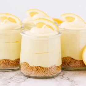 Lemon Cheesecake Mousse, Cheesecake Mousse Recipe, Lemon Cheesecake Recipes, Lemon Mousse, Cheesecake Mousse, Dessert In A Jar, Lemon Dessert Recipes, Sweet Lemon, Mousse Recipes