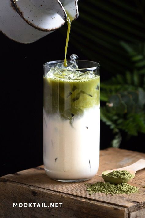 Matcha Photoshoot, Iced Matcha Latte Aesthetic, Matcha Latte Aesthetic, Healthy Drink Recipes, Ice Matcha, Matcha Iced, Cheers Friends, Iced Latte Recipe, Ice Latte