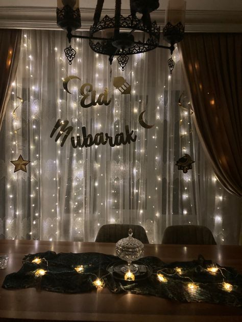 Ramadan House Decor, Ramadan Decorations Ideas Living Rooms, Eid Decoration Ideas Home, Eid Decoration Ideas, Diy Eid Decorations, Muslim Prayer Room Ideas, Eid Poetry, Prayer Room Ideas, Eid Decorations